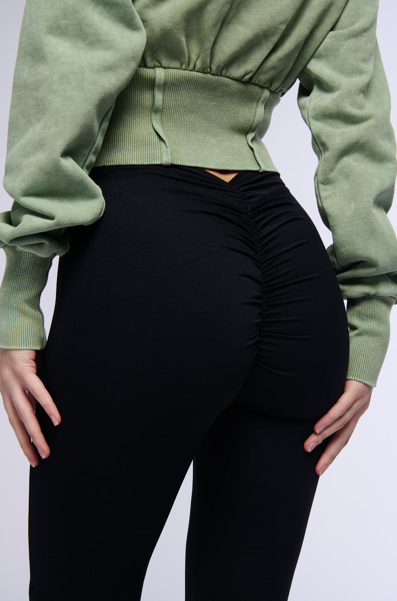 ON THE RUN RUCHED BACK FLARE LEGGING IN BLACK