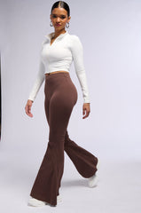 ON THE RUN RUCHED BACK FLARE LEGGING IN BROWN