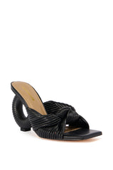 THE HAMPTONS BLACK ROUND HEEL SANDAL