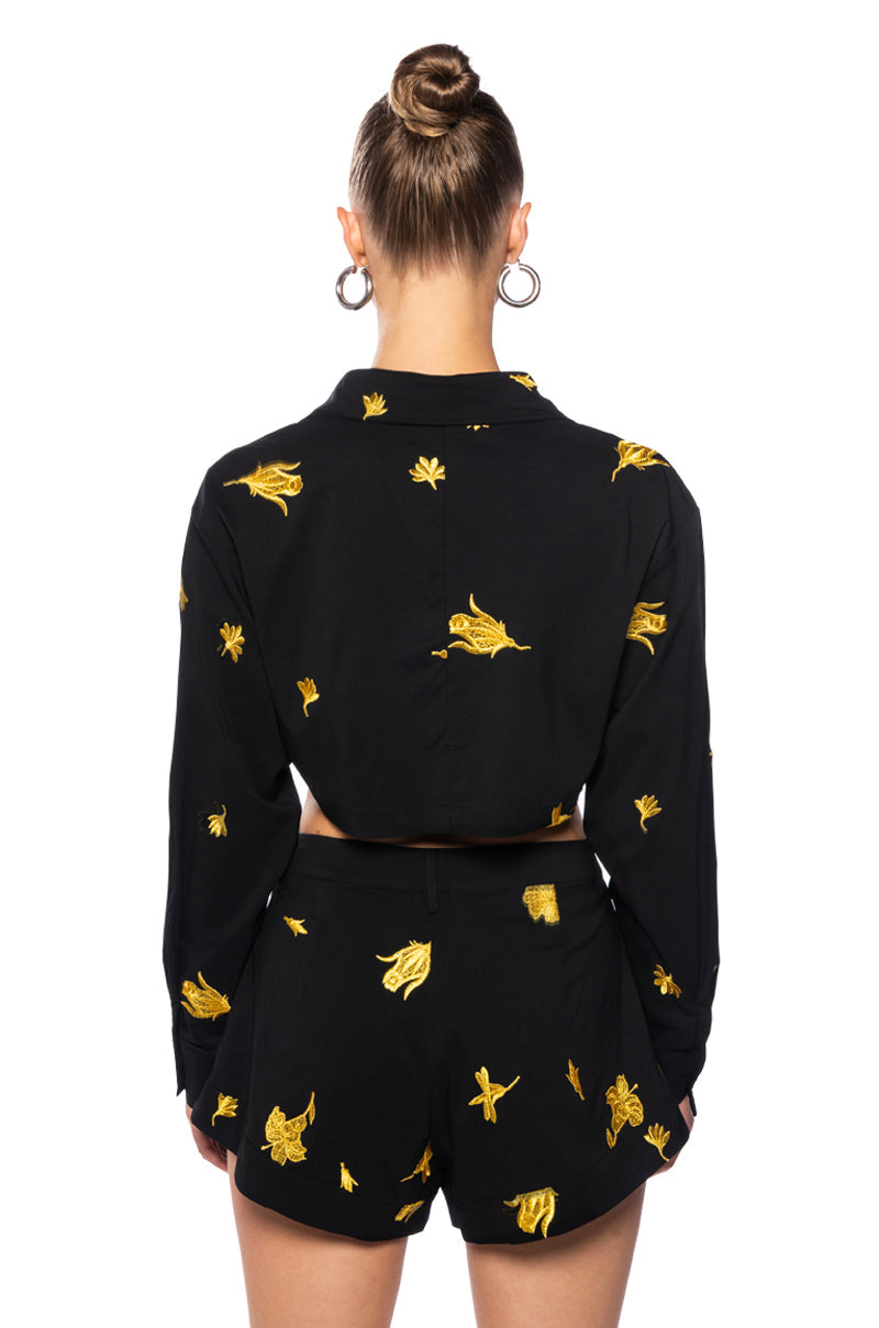 WEEKEND GETAWAY FLORAL CROPPED BUTTON DOWN