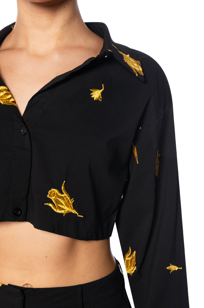 WEEKEND GETAWAY FLORAL CROPPED BUTTON DOWN