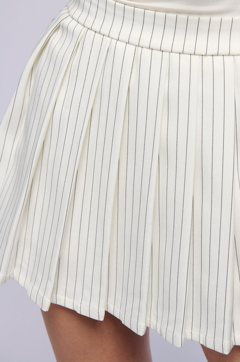 WHATS THE TEA PINSTRIPE PLEATED MINI SKIRT IN WHITE