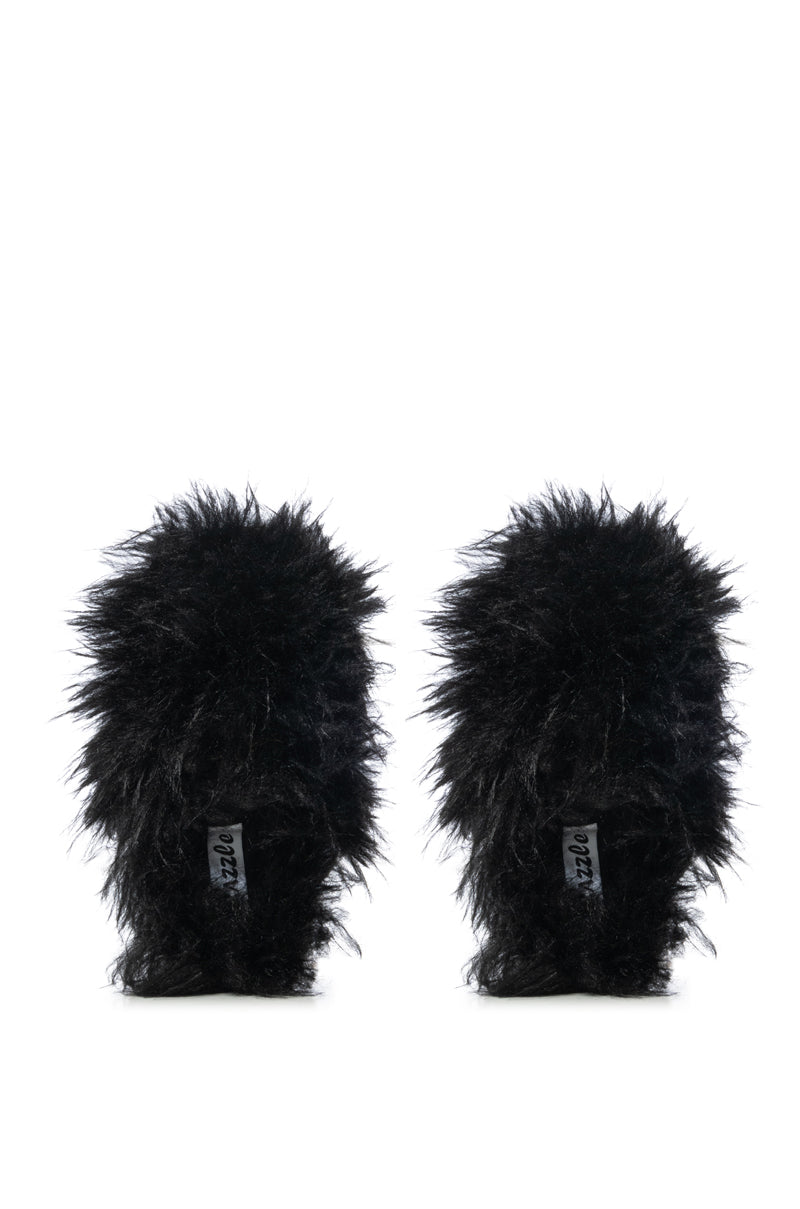 FURRY FUR SLIPPERS IN BLACK