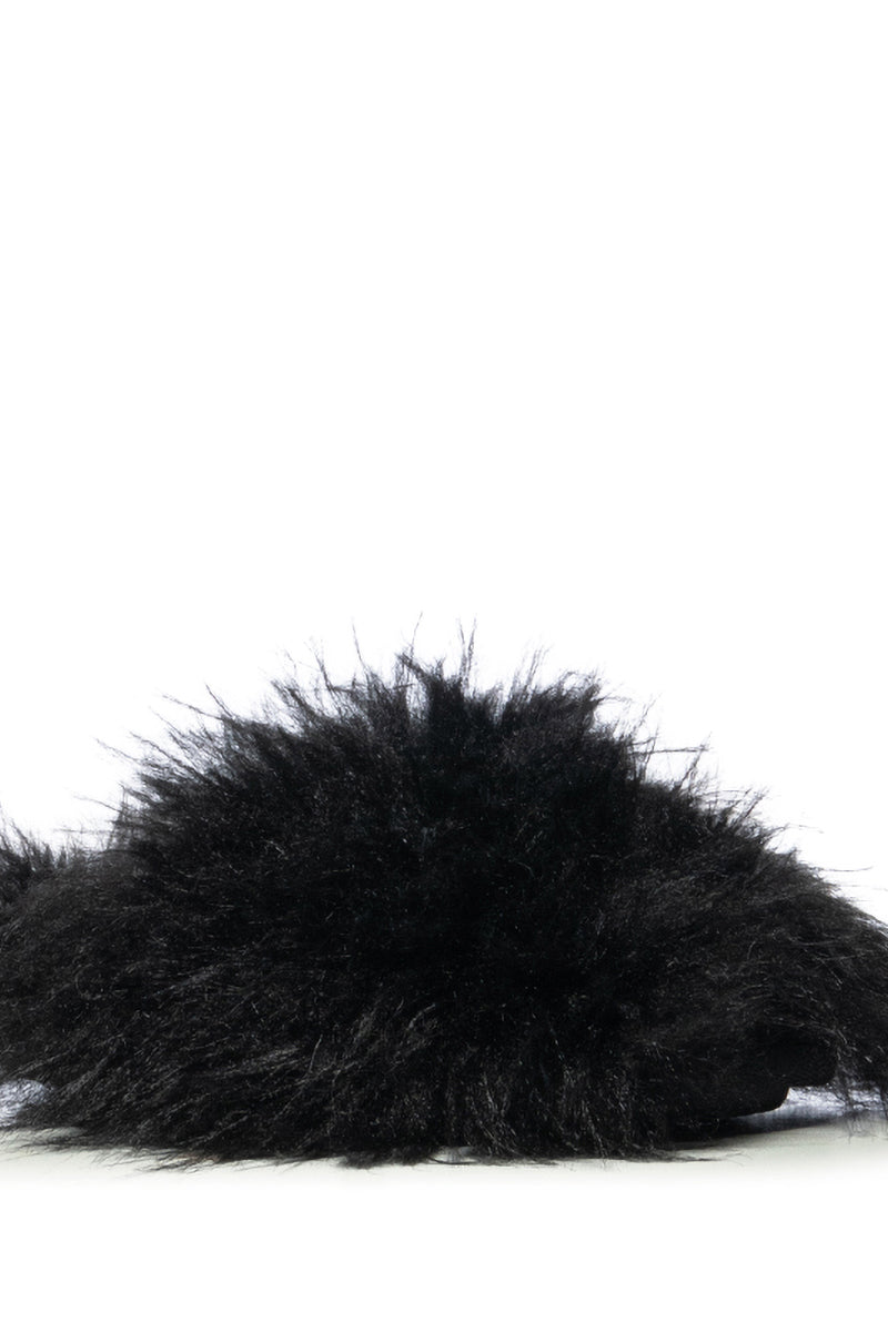 FURRY FUR SLIPPERS IN BLACK