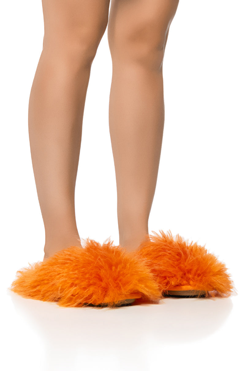 FURRY FUR SLIPPERS IN ORANGE